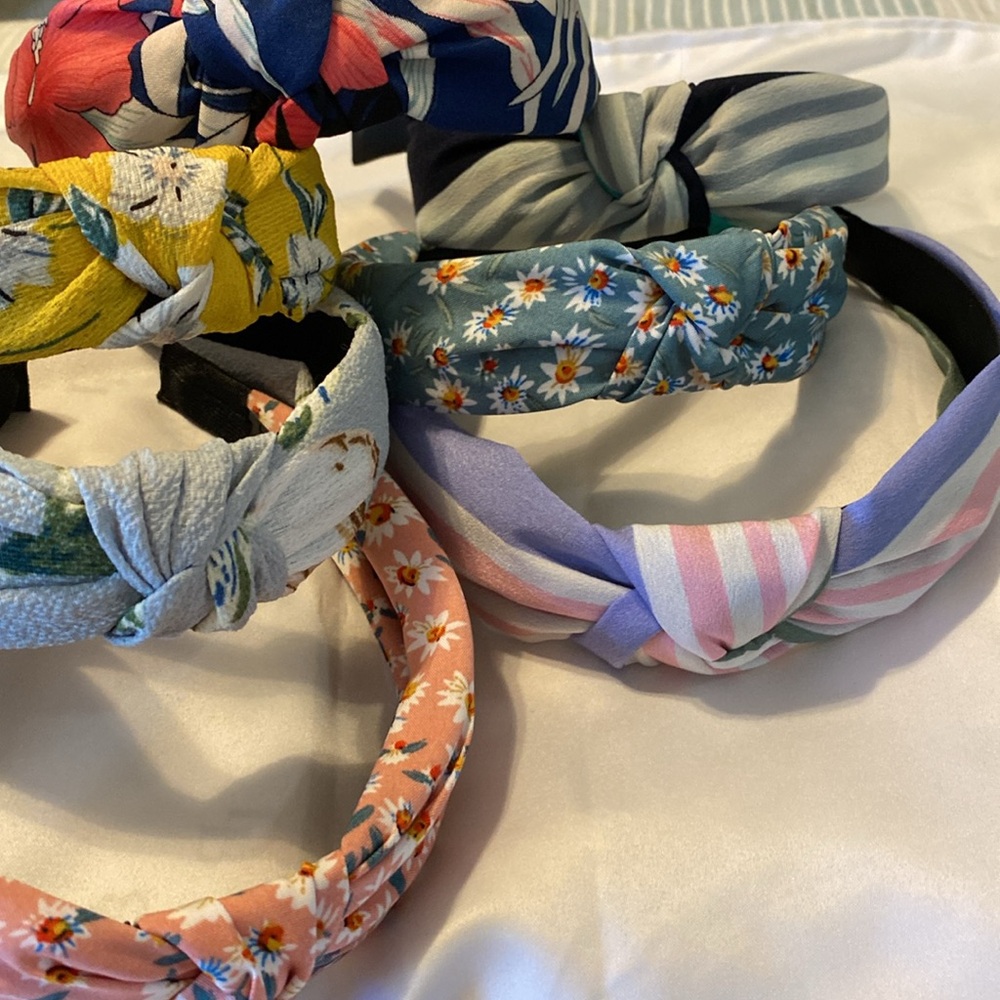 NWOT 10 cute headbands.
Great for reselling!